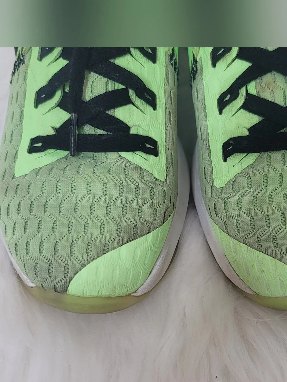 Nike LeBron Witness 5 Grinch Size 4.5y